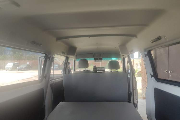 Used Jinbei Hiace X30 2024 1.5L Champion Edition Passenger Vehicle 5/6/7 Seats Headliner
