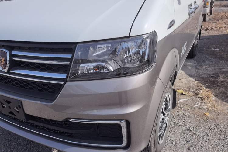 Used Jinbei Hiace X30 2024 1.5L Wealthy-Style Passenger Van 5/6/7 Seater Left Front Headlight