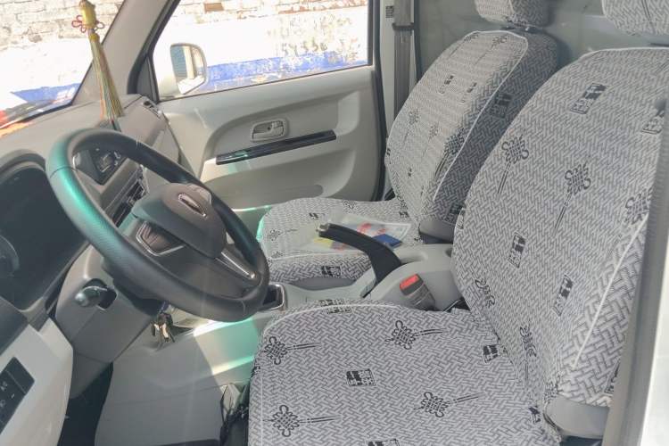 Used Jinbei Hiace X30 2024 1.5L Wealthy Van Model 2/5 Seats with Front-Mounted Air Conditioning Left Front Seat