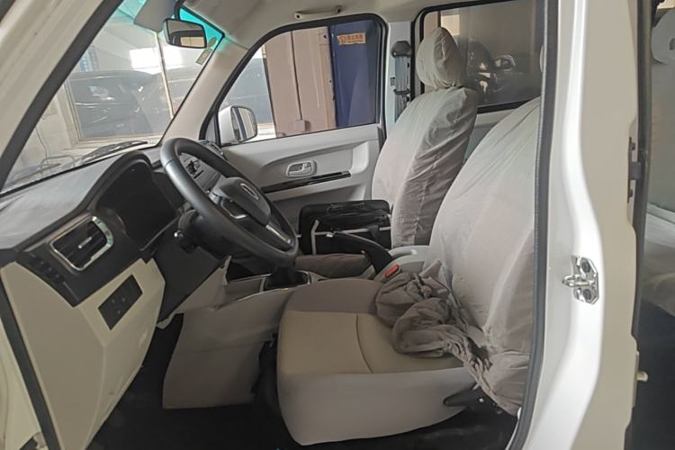 Used Jinbei Hiace X30 2024 1.5L Wealthy-Style Passenger Van 5/6/7 Seater with Front-Mounted Air Conditioning Left Front Seat