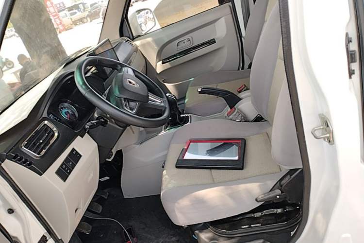 Used Jinbei Hiace X30 2024 1.5L Wealthy-Style Passenger Van 5/6/7 Seater Left Front Seat