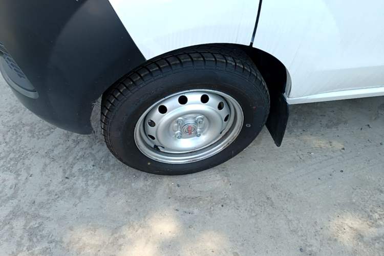 Used Jinbei Hiace X30 2024 1.5L Champion Van 2/5 Seats Left Front Wheel Hub