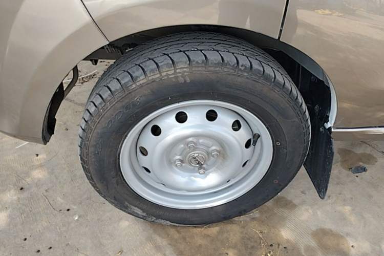 Used Jinbei Hiace X30 2024 1.5L Wealthy-Style Passenger Van 5/6/7 Seater Left Front Wheel Hub