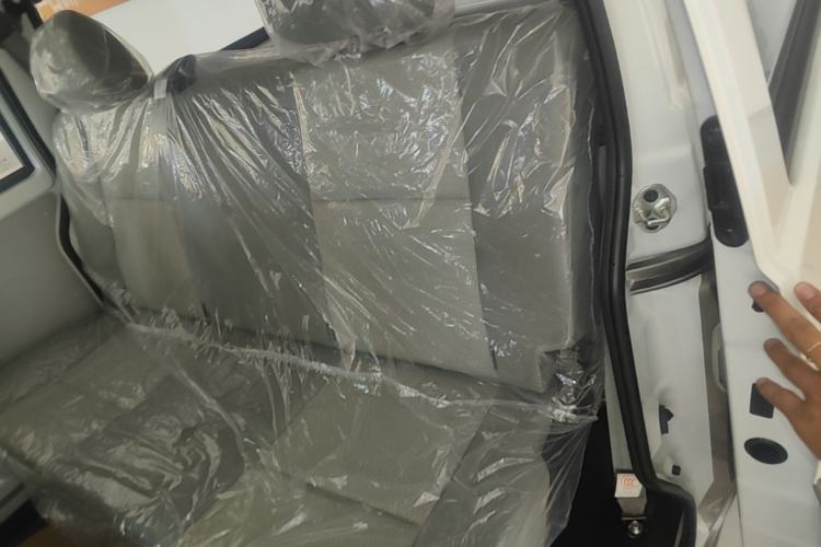 Used Jinbei Hiace X30 2024 1.5L Wealthy-Style Passenger Van 5/6/7 Seater Left Rear Seat