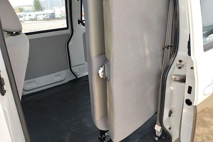 Used Jinbei Hiace X30 2024 1.5L Wealthy-Style Passenger Van 5/6/7 Seater Left Rear Seat