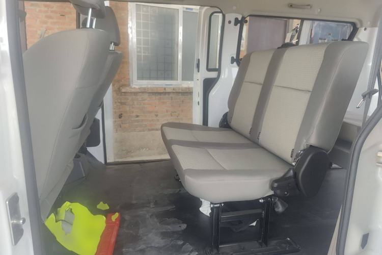 Used Jinbei Hiace X30 2024 1.5L Champion Edition Passenger Vehicle 5/6/7 Seats Left Rear Seat
