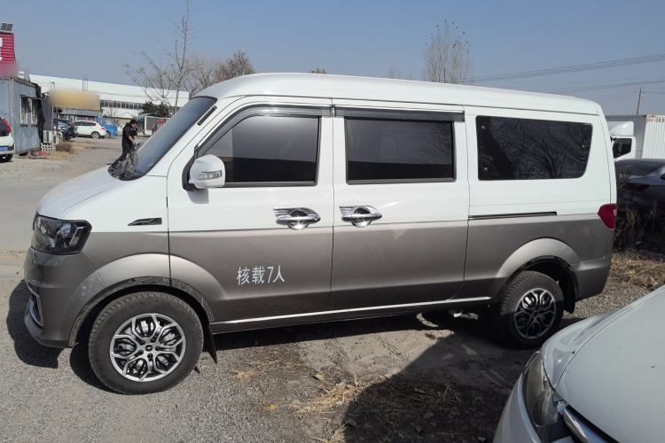 Used Jinbei Hiace X30 2024 1.5L Wealthy-Style Passenger Van 5/6/7 Seater Left Side