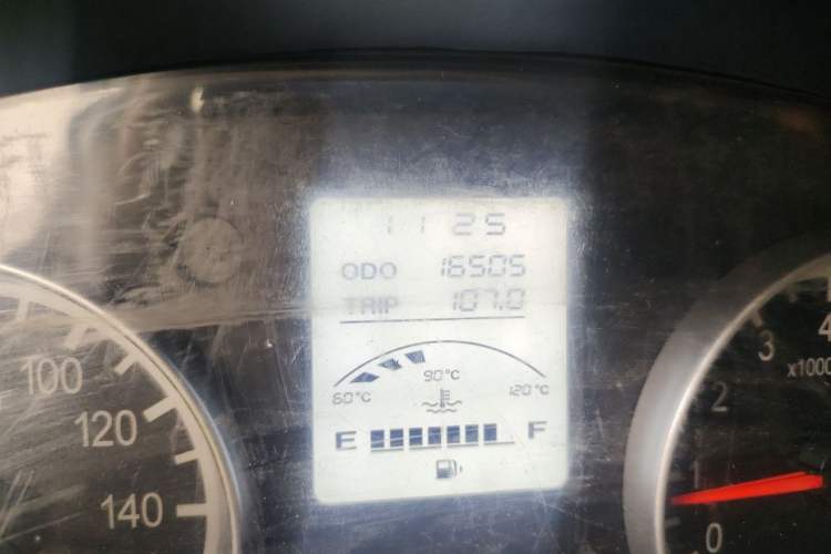 Used Jinbei Hiace X30 2024 1.5L Wealthy Van Model 2/5 Seats with Front-Mounted Air Conditioning Odometer Close Up
