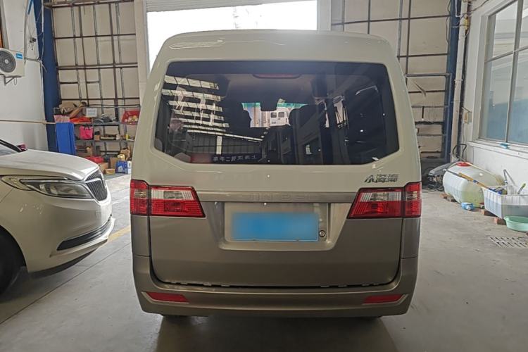 Used Jinbei Hiace X30 2024 1.5L Wealthy-Style Passenger Van 5/6/7 Seater with Front-Mounted Air Conditioning Rear