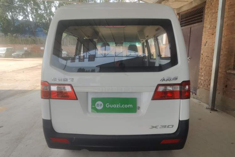 Used Jinbei Hiace X30 2024 1.5L Champion Edition Passenger Vehicle 5/6/7 Seats Rear