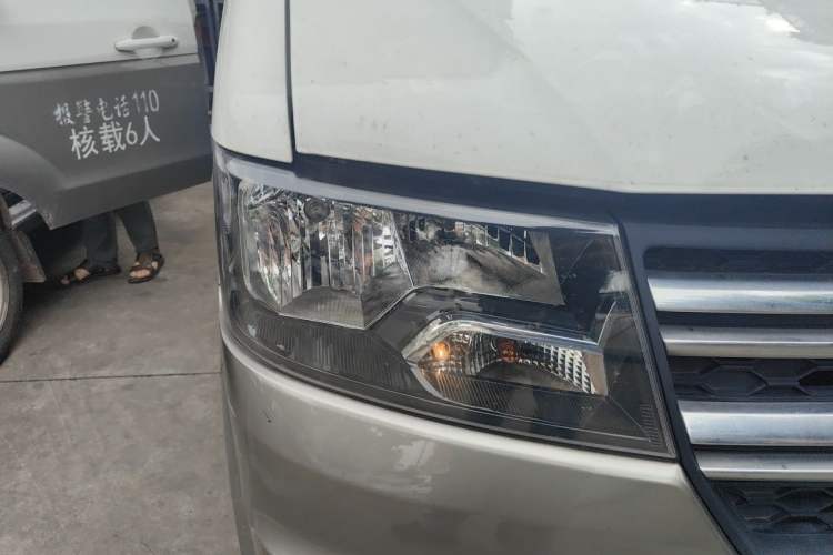 Used Jinbei Hiace X30 2024 1.5L Wealthy-Style Passenger Van 5/6/7 Seater with Front-Mounted Air Conditioning Right Front Headlight