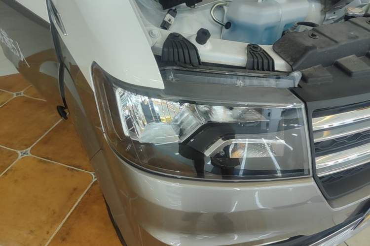 Used Jinbei Hiace X30 2024 1.5L Wealthy-Style Passenger Van 5/6/7 Seater Right Front Headlight