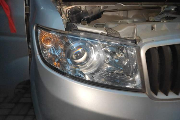 Used Jinbei Hiace X30 2024 1.5L Champion Edition Passenger Vehicle 5/6/7 Seats Right Front Headlight