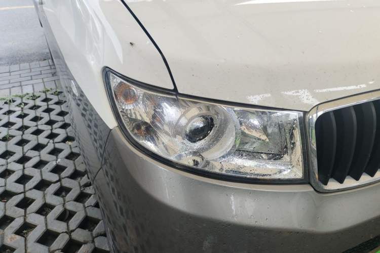 Used Jinbei Hiace X30 2024 1.5L Wealthy Van Model 2/5 Seats with Front-Mounted Air Conditioning Right Front Headlight