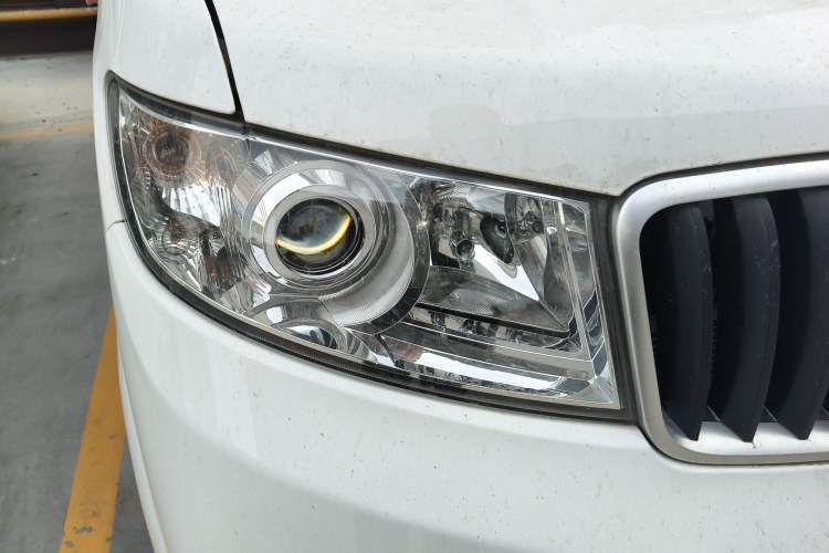 Used Jinbei Hiace X30 2024 1.5L Champion Van 2/5 Seats Right Front Headlight