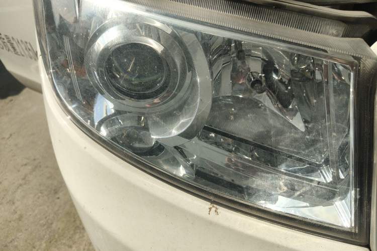 Used Jinbei Hiace X30 2024 1.5L Champion Van 2/5 Seats Right Front Headlight