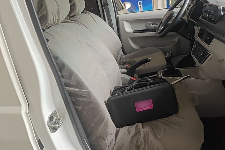 Used Jinbei Hiace X30 2024 1.5L Wealthy-Style Passenger Van 5/6/7 Seater with Front-Mounted Air Conditioning Right Front Seat