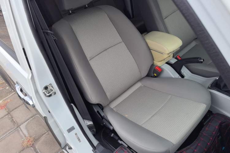 Used Jinbei Hiace X30 2024 1.5L Wealthy-Style Passenger Van 5/6/7 Seater Right Front Seat