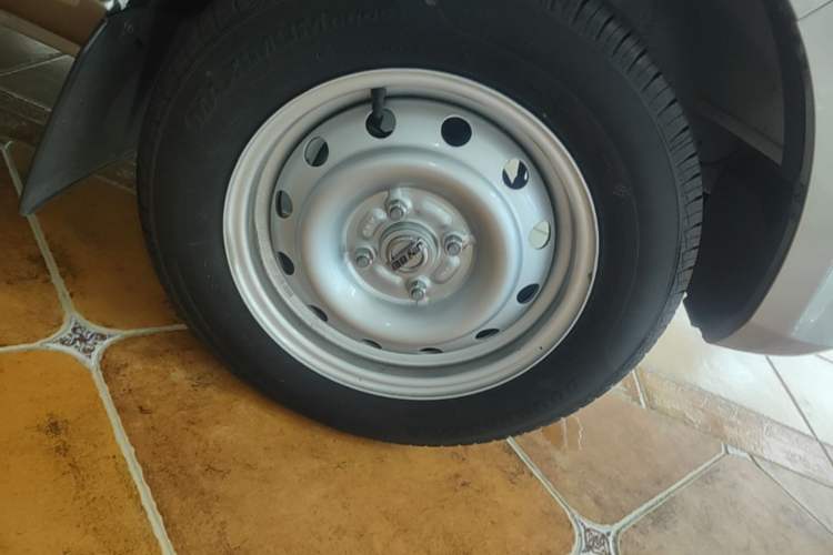 Used Jinbei Hiace X30 2024 1.5L Wealthy-Style Passenger Van 5/6/7 Seater Right Front Wheel Hub