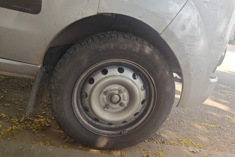 Used Jinbei Hiace X30 2024 1.5L Champion Van 2/5 Seats Right Front Wheel Hub