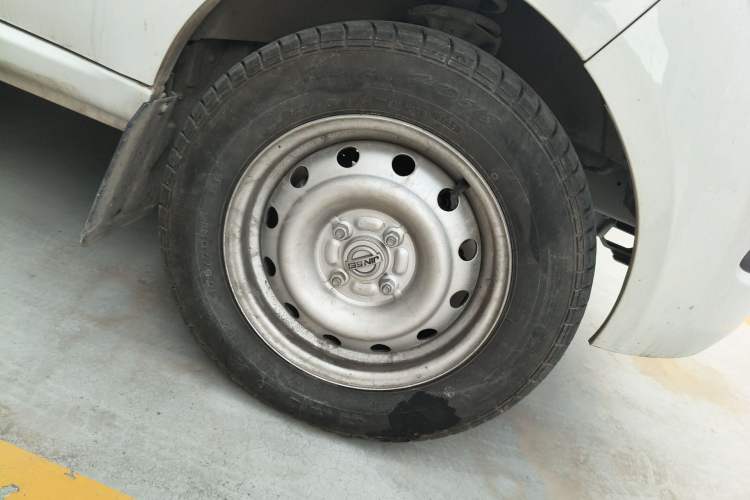 Used Jinbei Hiace X30 2024 1.5L Champion Van 2/5 Seats Right Front Wheel Hub
