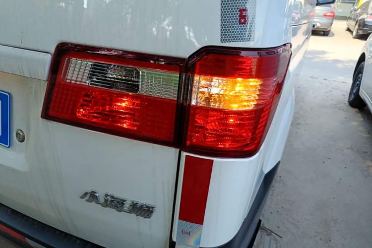 Used Jinbei Hiace X30 2024 1.5L Champion Van 2/5 Seats Right Rear Taillight