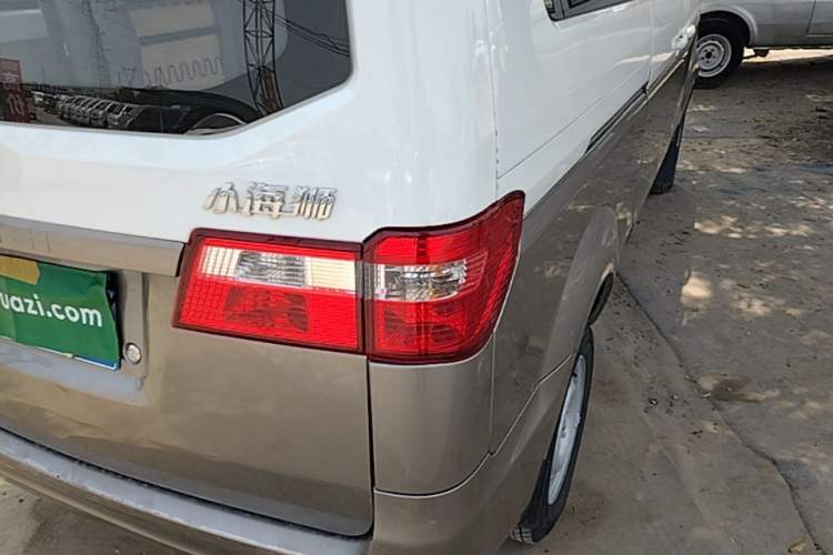 Used Jinbei Hiace X30 2024 1.5L Wealthy-Style Passenger Van 5/6/7 Seater Right Rear Taillight