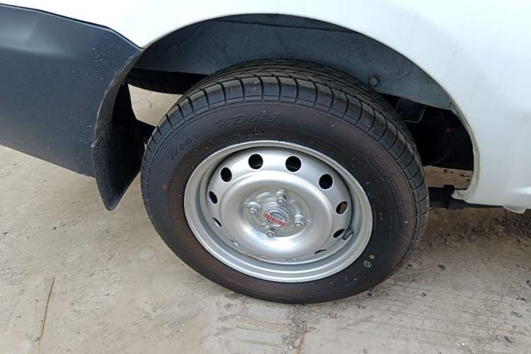 Used Jinbei Hiace X30 2024 1.5L Champion Van 2/5 Seats Right Rear Wheel Hub