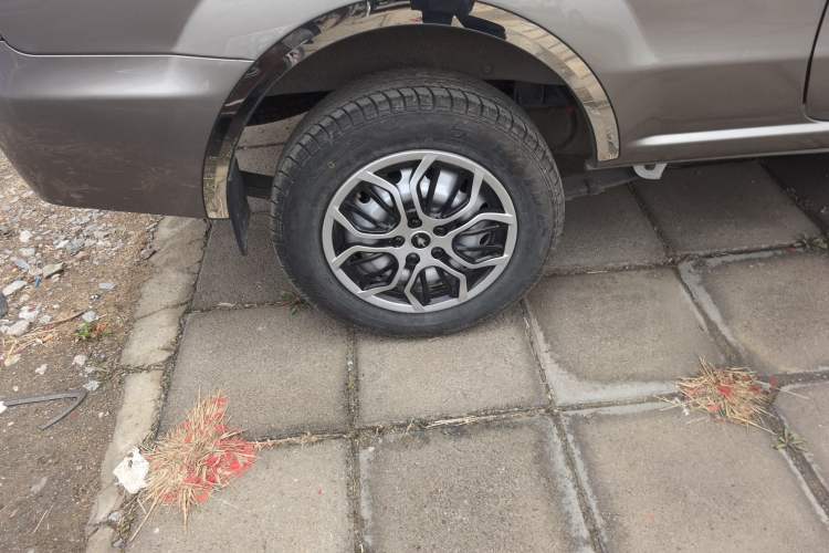 Used Jinbei Hiace X30 2024 1.5L Wealthy-Style Passenger Van 5/6/7 Seater Right Rear Wheel Hub
