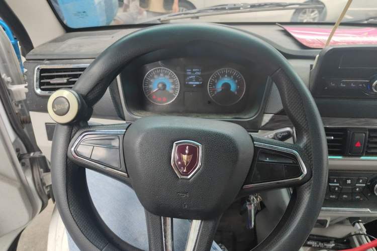 Used Jinbei Hiace X30 2024 1.5L Wealthy-Style Passenger Van 5/6/7 Seater with Front-Mounted Air Conditioning Steering Wheel