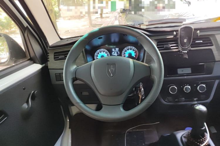 Used Jinbei Hiace X30 2024 1.5L Champion Edition Passenger Vehicle 5/6/7 Seats Steering Wheel