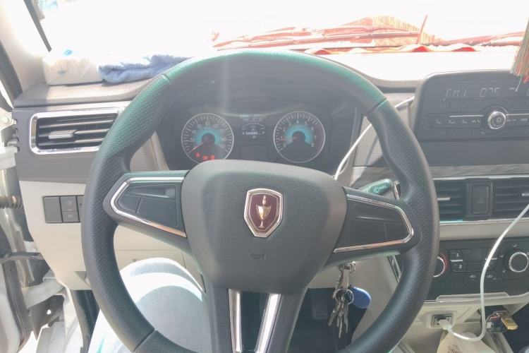 Used Jinbei Hiace X30 2024 1.5L Wealthy Van Model 2/5 Seats with Front-Mounted Air Conditioning Steering Wheel