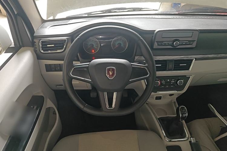 Used Jinbei Hiace X30 2024 1.5L Wealthy-Style Passenger Van 5/6/7 Seater with Front-Mounted Air Conditioning Steering Wheel