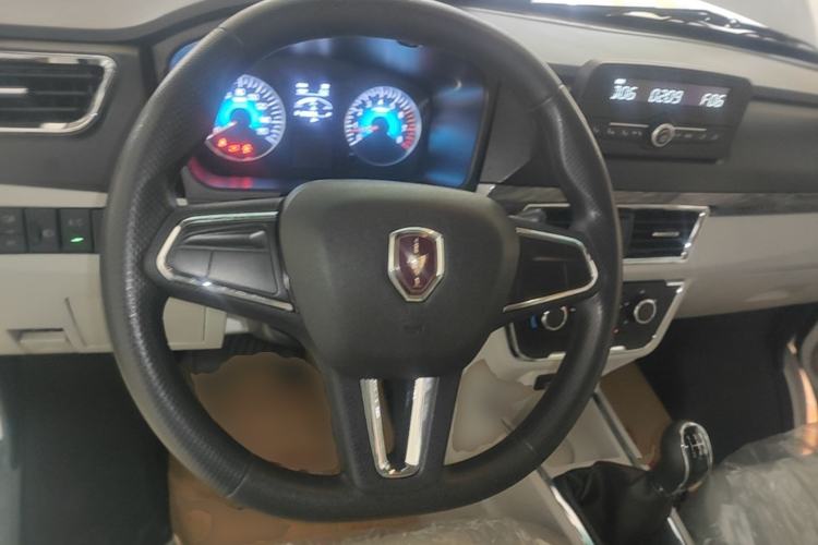 Used Jinbei Hiace X30 2024 1.5L Wealthy-Style Passenger Van 5/6/7 Seater Steering Wheel