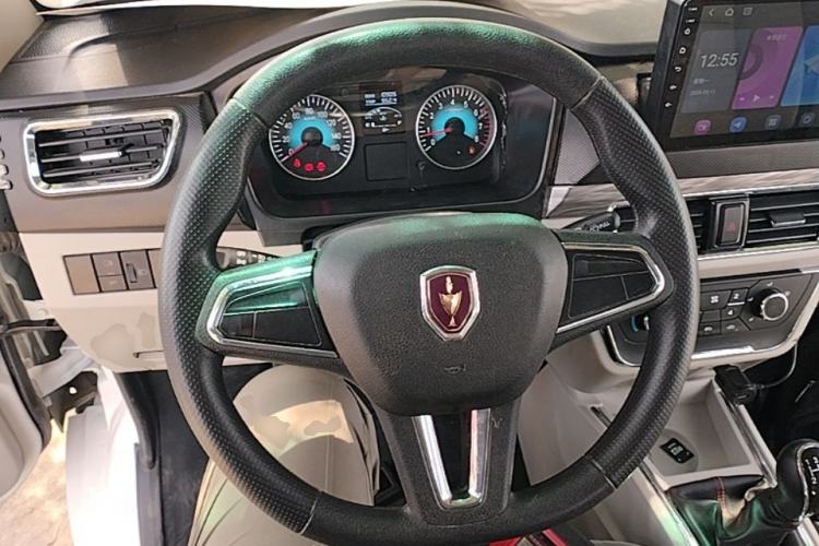 Used Jinbei Hiace X30 2024 1.5L Wealthy-Style Passenger Van 5/6/7 Seater Steering Wheel