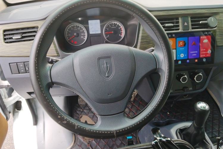 Used Jinbei Hiace X30 2024 1.5L Champion Edition Passenger Vehicle 5/6/7 Seats Steering Wheel