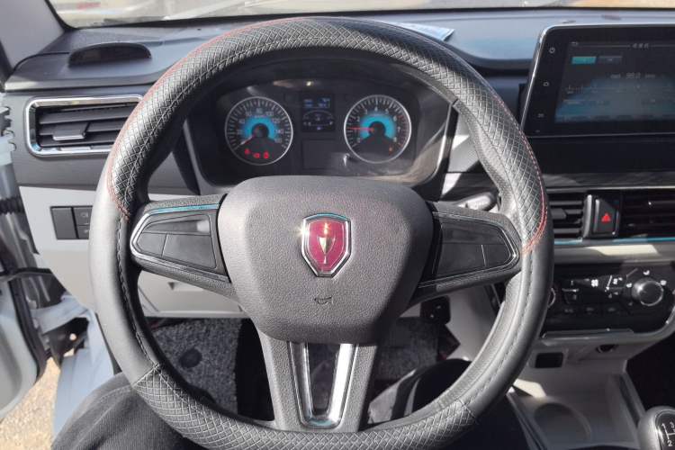 Used Jinbei Hiace X30 2024 1.5L Wealthy-Style Passenger Van 5/6/7 Seater Steering Wheel