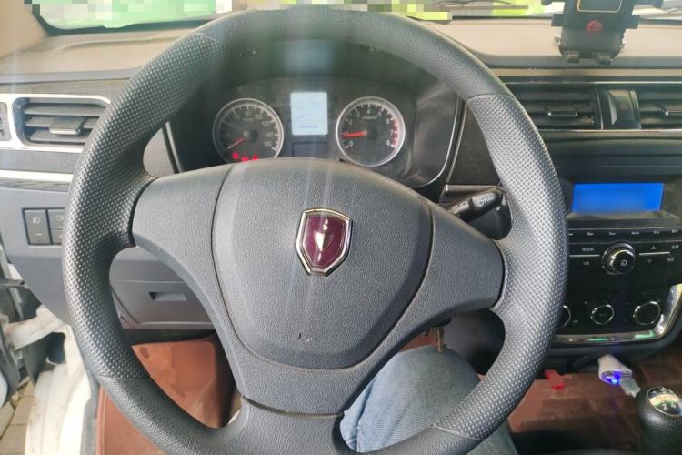 Used Jinbei Hiace X30 2024 1.5L Wealthy Van Model 2/5 Seats with Front-Mounted Air Conditioning Steering Wheel