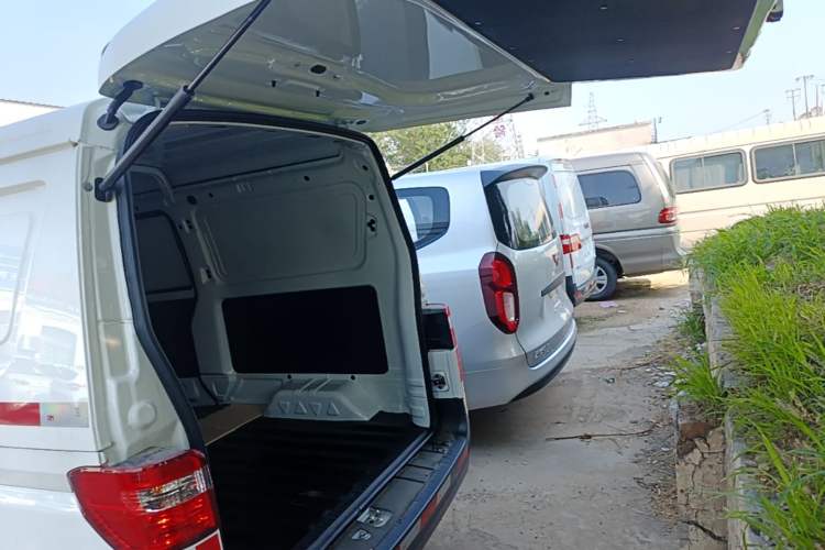 Used Jinbei Hiace X30 2024 1.5L Champion Van 2/5 Seats Trunk