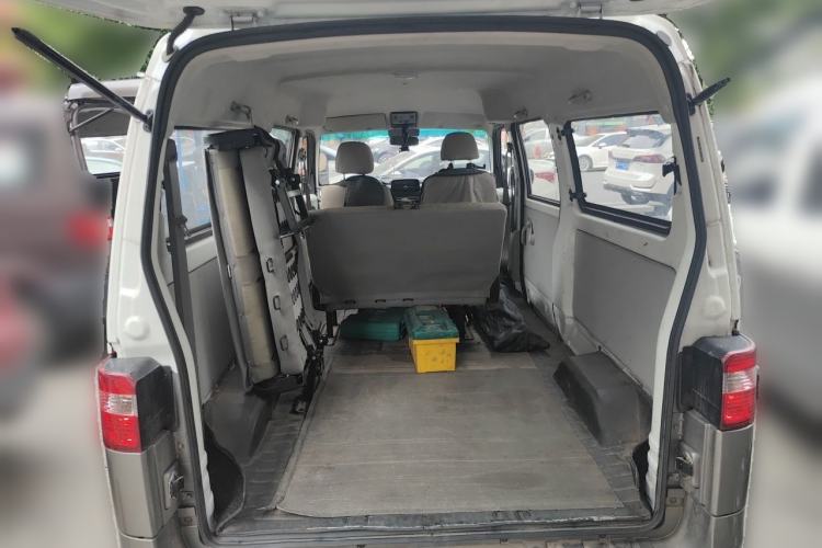 Used Jinbei Hiace X30 2024 1.5L Wealthy-Style Passenger Van 5/6/7 Seater with Front-Mounted Air Conditioning Trunk