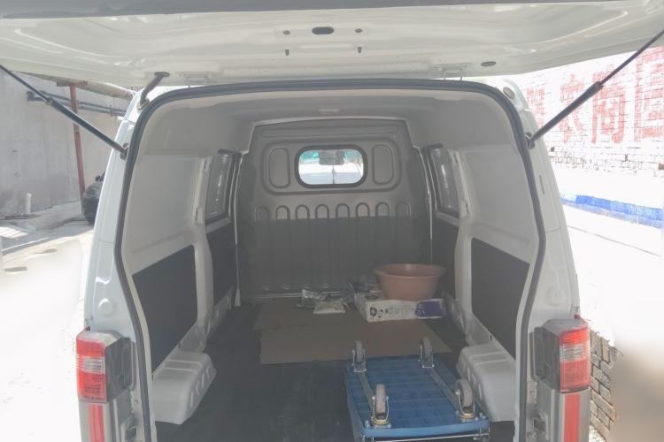 Used Jinbei Hiace X30 2024 1.5L Wealthy Van Model 2/5 Seats with Front-Mounted Air Conditioning Trunk