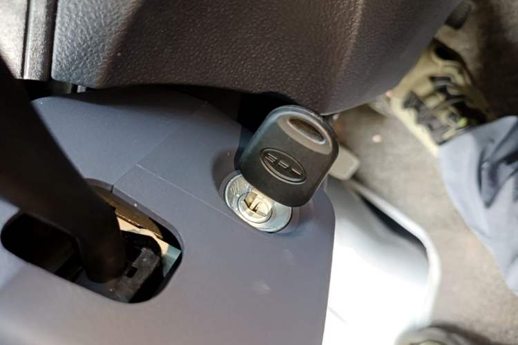 Used Jinbei Hiace X30 2024 1.5L Champion Van 2/5 Seats Vehicle Key