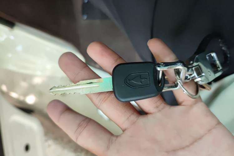 Used Jinbei Hiace X30 2024 1.5L Champion Edition Passenger Vehicle 5/6/7 Seats Vehicle Key