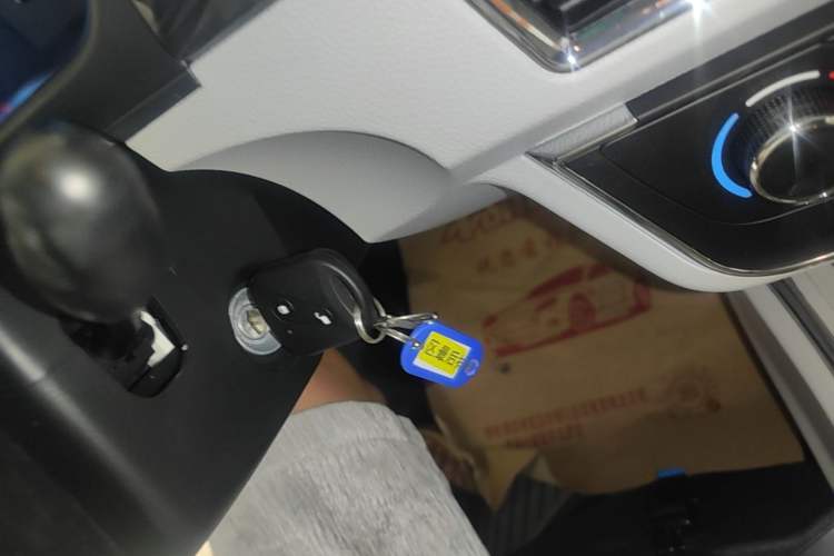 Used Jinbei Hiace X30 2024 1.5L Wealthy-Style Passenger Van 5/6/7 Seater Vehicle Key
