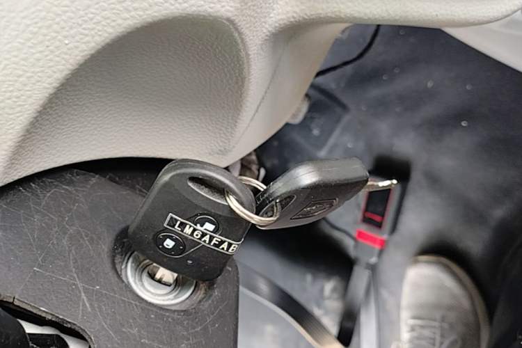 Used Jinbei Hiace X30 2024 1.5L Wealthy-Style Passenger Van 5/6/7 Seater Vehicle Key