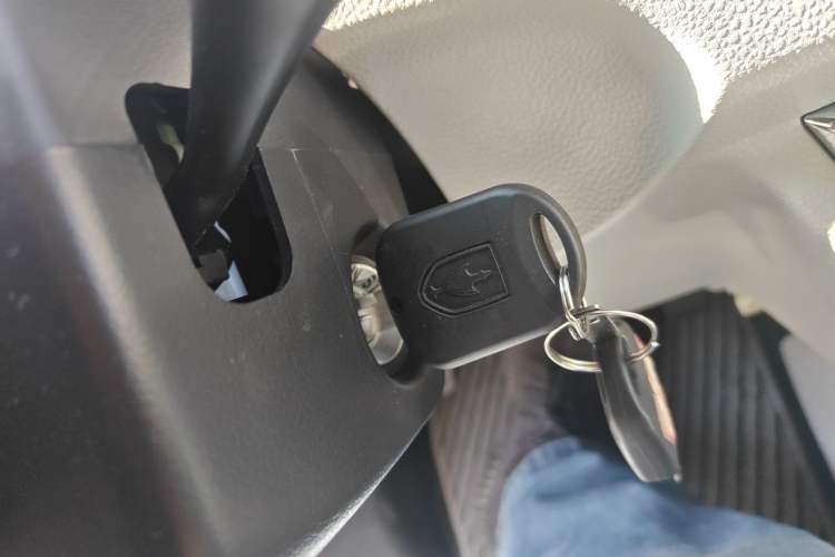 Used Jinbei Hiace X30 2024 1.5L Wealthy-Style Passenger Van 5/6/7 Seater Vehicle Key
