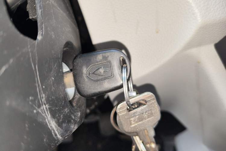 Used Jinbei Hiace X30 2024 1.5L Champion Van 2/5 Seats Vehicle Key