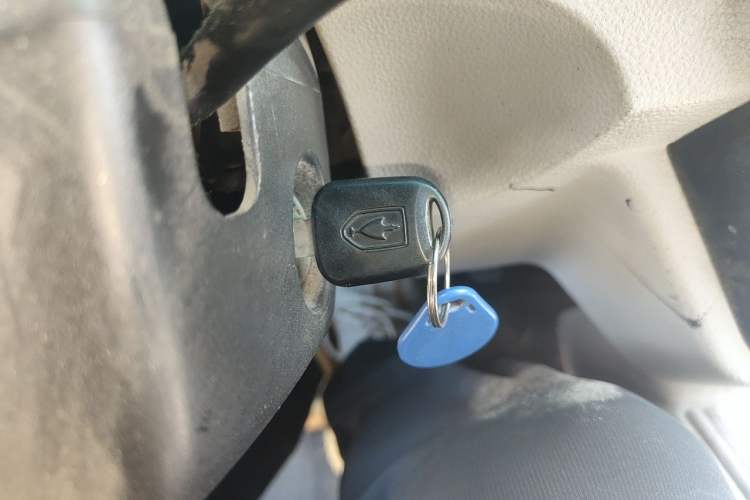 Used Jinbei Hiace X30 2024 1.5L Champion Van 2/5 Seats Vehicle Key