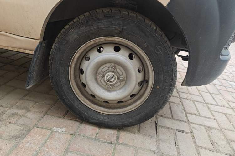 Used Jinbei Hiace X30 2024 1.5L Wealthy Van Model 2/5 Seats Right Front Wheel Hub