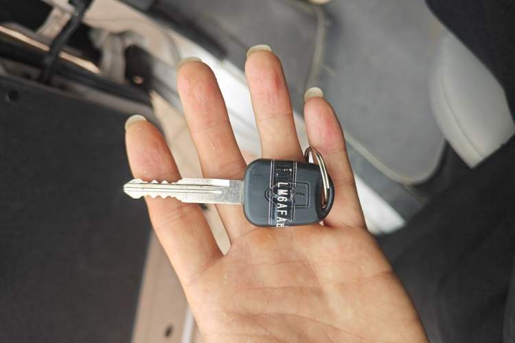 Used Jinbei Hiace X30 2024 1.5L Wealthy Van Model 2/5 Seats Vehicle Key